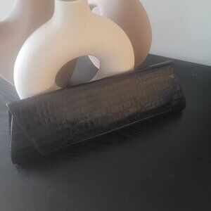 Kenneth Cole Croc-Embossed Leather Clutch – Elegant and Timeless